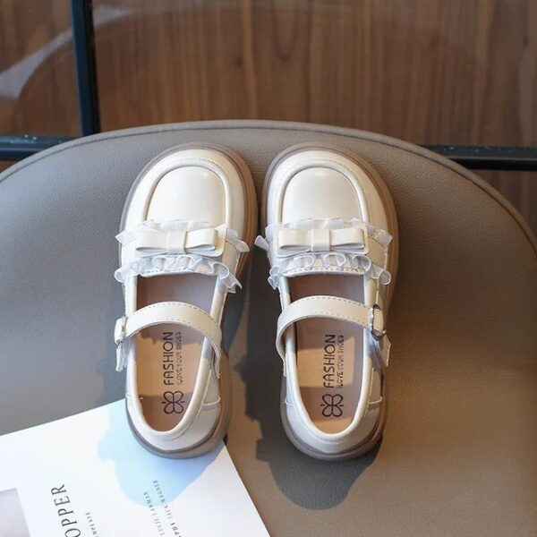 Chaussure Beige A Boucles En Cœur