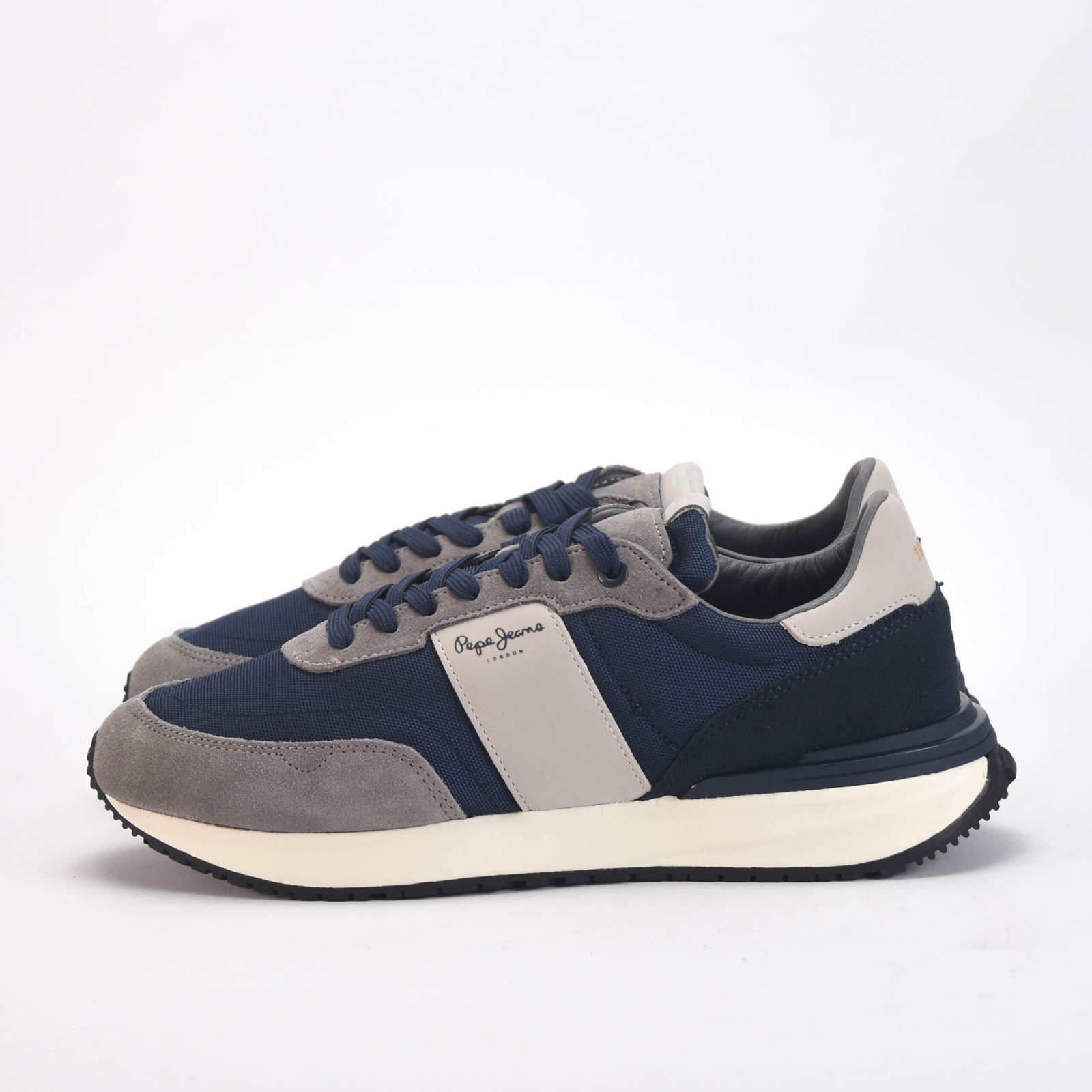 Pepe Jeans Buster Supra Algérie, baskets montantes Pepe Jeans, sneakers streetwear homme, chaussures Pepe Jeans urbaines, baskets tendance Algérie, sneakers supra. Pepe Jeans Buster Supra Algérie, baskets montantes Pepe Jeans, sneakers streetwear homme, chaussures Pepe Jeans urbaines, baskets tendance Algérie, sneakers supra.