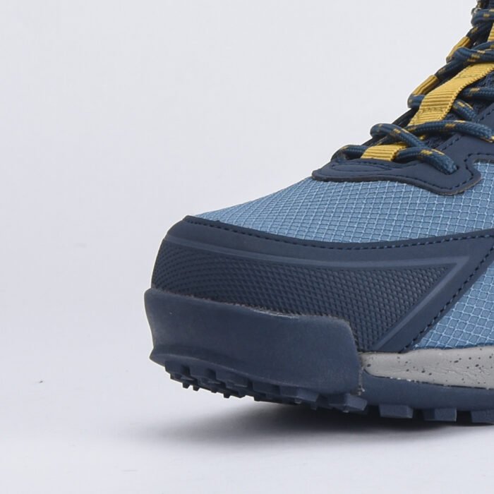 Affrontez l’hiver avec style et confort grâce aux HI-TEC Glacier Mid, des chaussures montantes robustes, idéales pour la ville et l’outdoor.