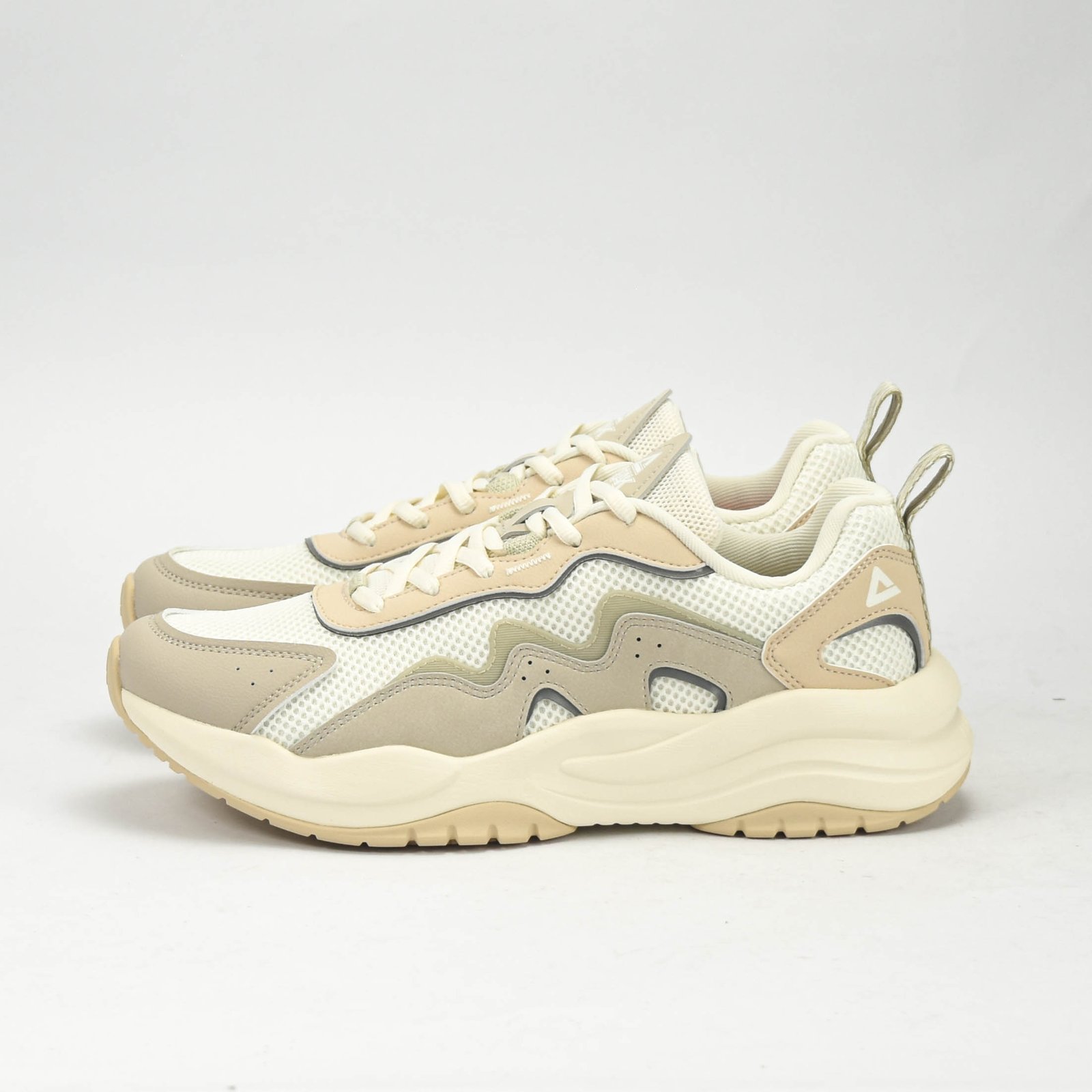 10638513-08122018 BASKETS PEAK TAICHI BEIGE - Image 1