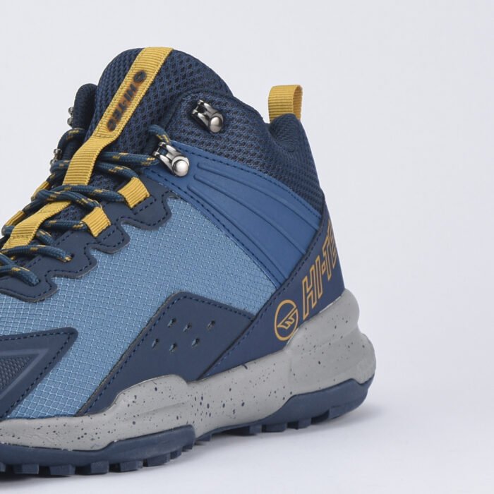 Affrontez l’hiver avec style et confort grâce aux HI-TEC Glacier Mid, des chaussures montantes robustes, idéales pour la ville et l’outdoor.
