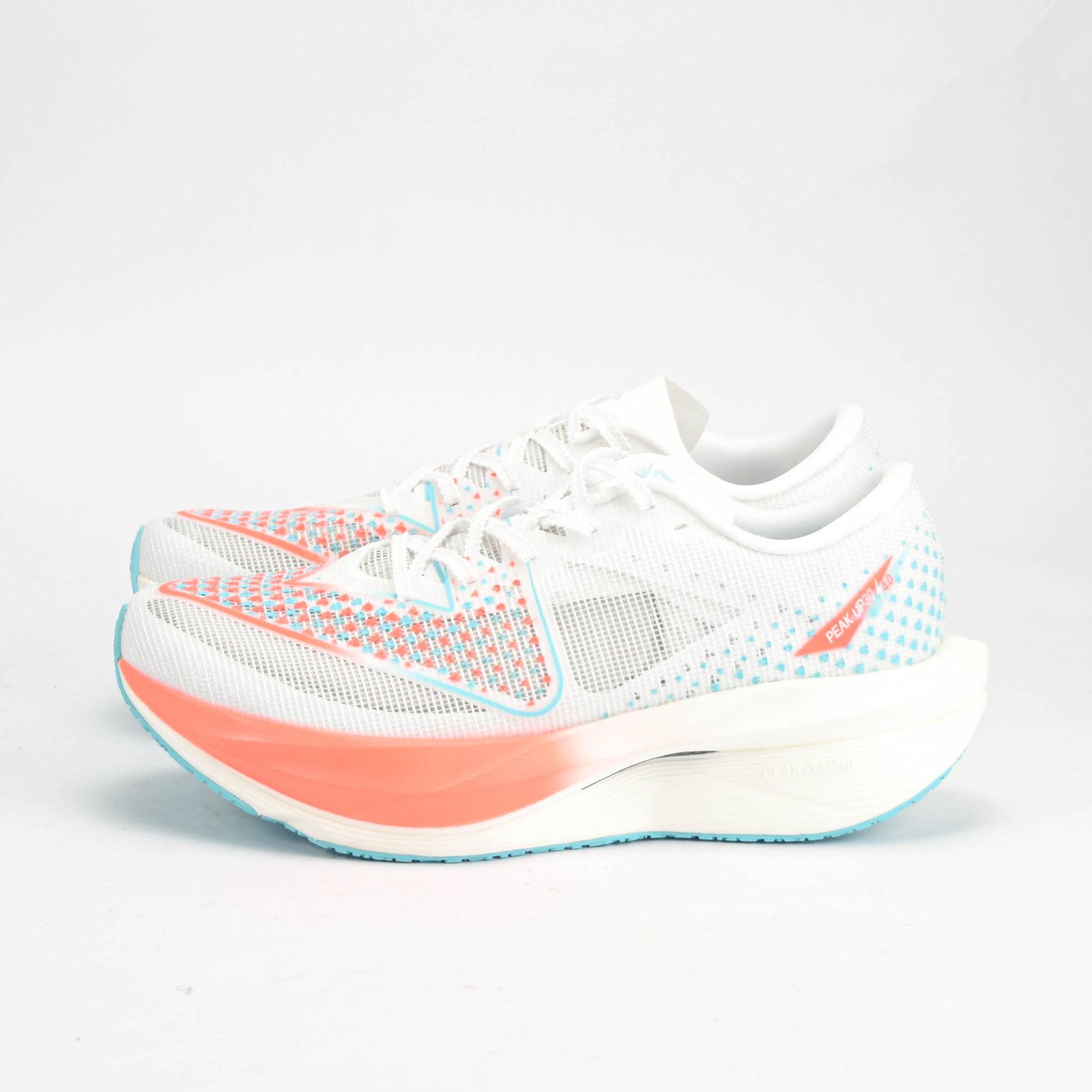 65535877-69902999 BASKETS PEAK RUNNING WHITE & BLUE - Image 1