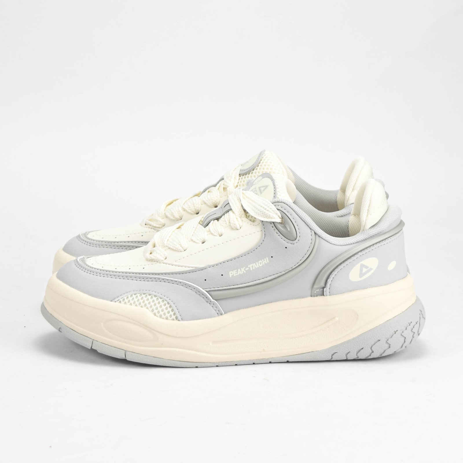 71641060-40536196 BASKETS PEAK TAICHI PANDA GREY - Image 1