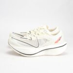 BASKETS PEAK RUNNING WHITE & BLACK